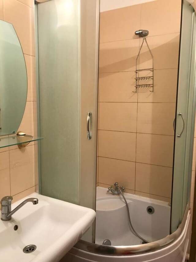 Хостелы A&S Hostel Ahmatovoy Poznyaki Киев-5